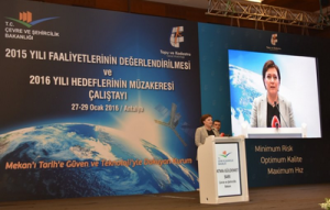 Çevre ve Şehircilik Bakanı Fatma Güldemet SARI, çalıştayın kapanış programına katıldı.